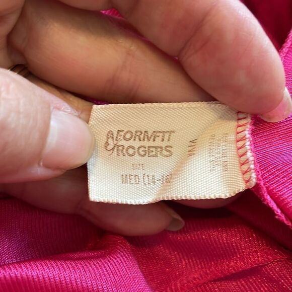 Vtg 70s Formfit Rogers fuchsia pink nylon nightgown & robe set - Picture 9 of 12